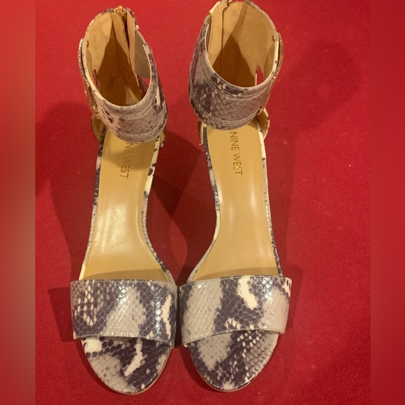 Nine West snake animal print cream gray sandal wedge heel sz 7.5 - Picture 3 of 11